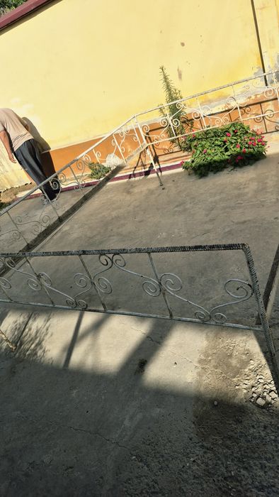Раскладная железная кровать для двора