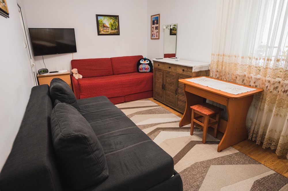 Garsonieră 24 mp | Mobilată | Etaj 2/4 | 10 min de Coresi | Centrală proprie