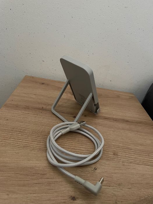 Безжична зарядна стойка (Wireless Charging Stand) – 15W Fast Charge