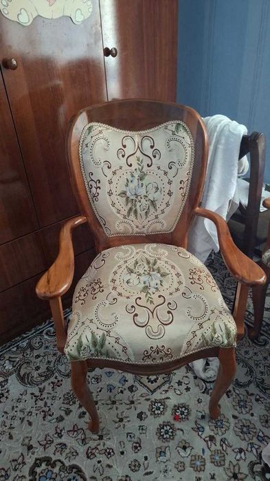 Mebel sotiladi bu