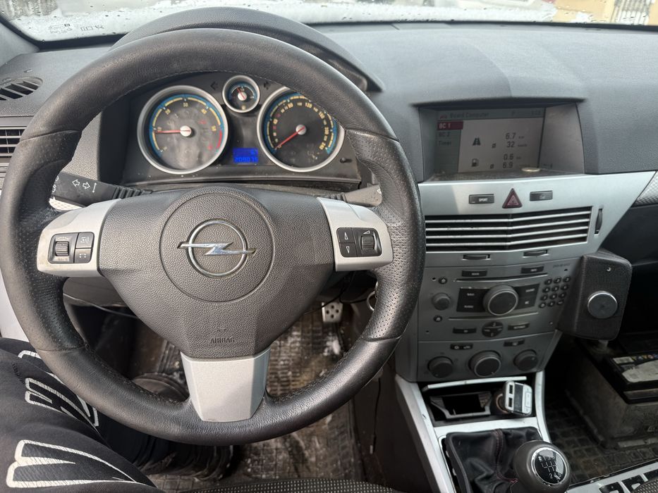 Dezmembrez Opel astra h 1.9 101cp