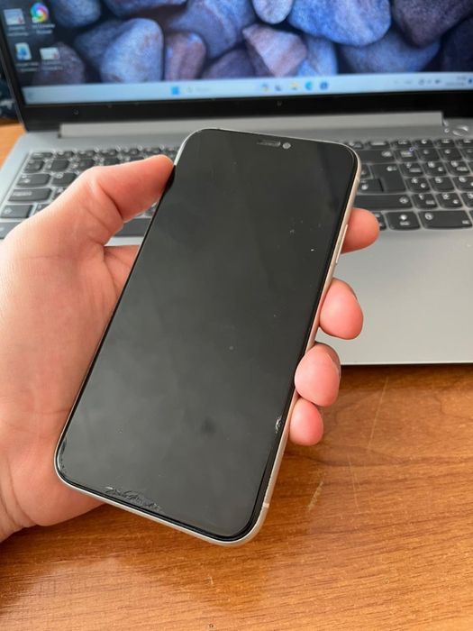 iPhone 11 в хорошем состоянии