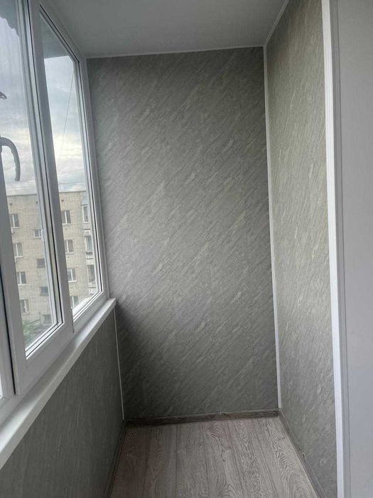 Срочно сдам 3-х комнатную в центре.