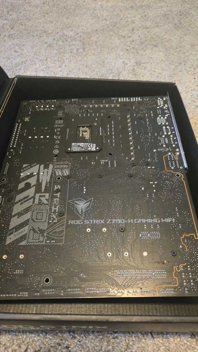 Asus  ROG Strix Z790-H Gaming WIFI