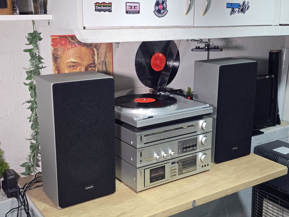 Linie audio TOSHIBA , amplificator , tuner ,pickup ,boxe, retro hifi