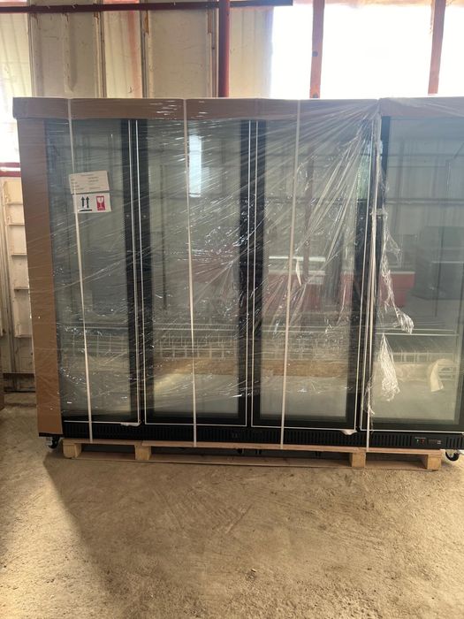 Vitrina frigorifica cu 4 usi ideala pentru bauturi si racoritoare