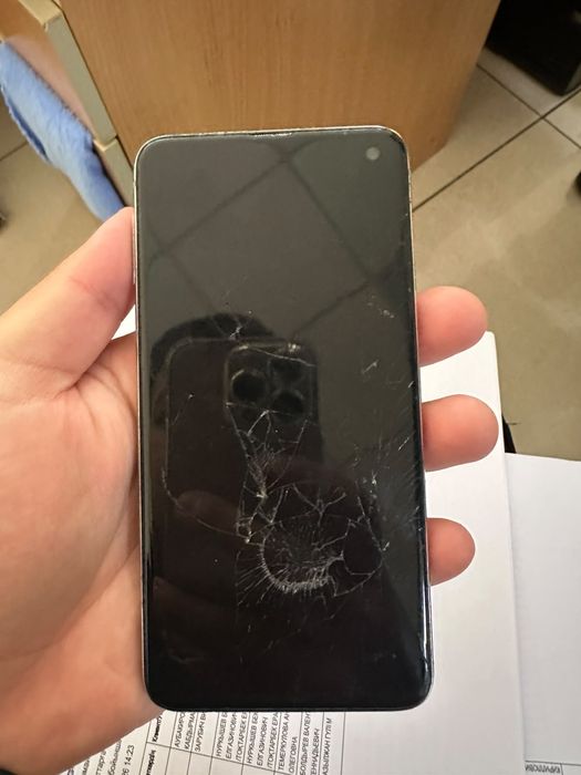 Samsung s10e продам