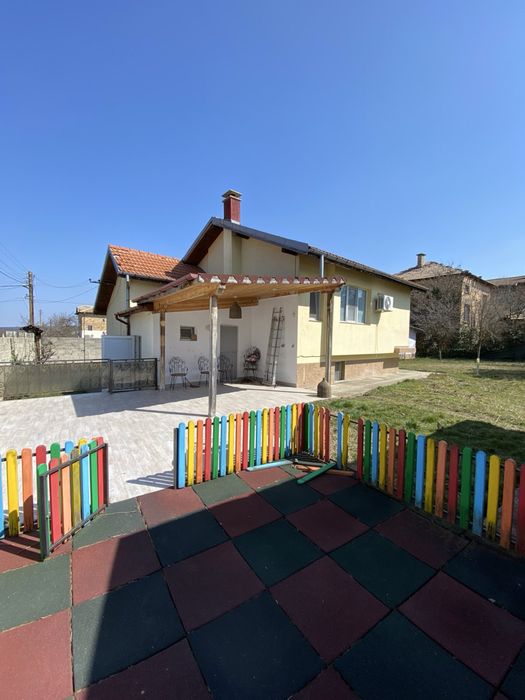 Продавам къща със цех за производство на тестени изделия