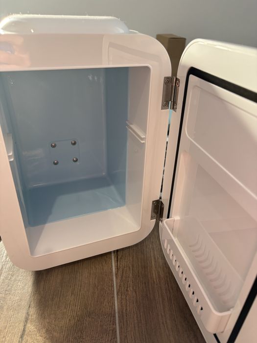 Frigider mini Meloni