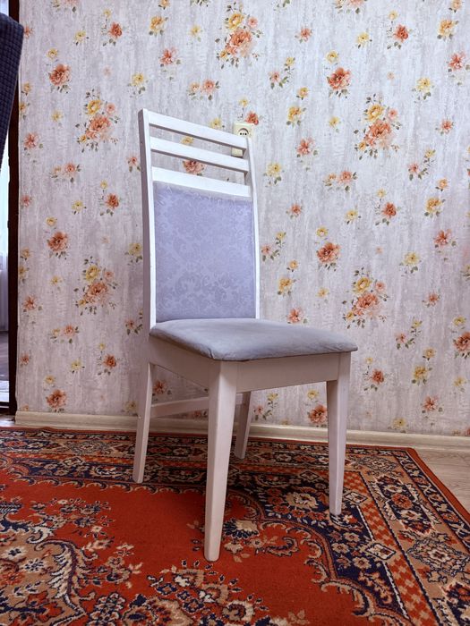 Стол со стульями
