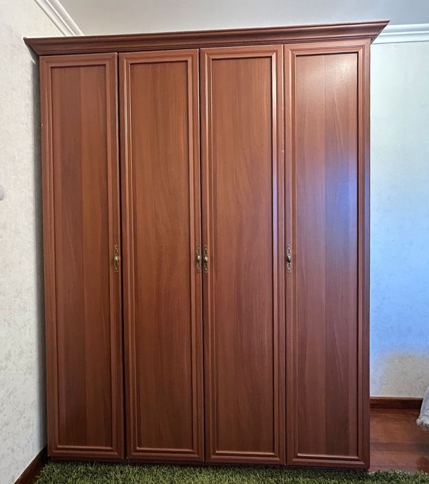 Кровать тумбочки и шкаф