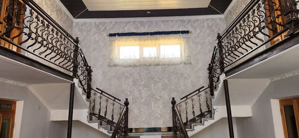 Tezda 15sotix 12xonla hovli sotiladi

Uy