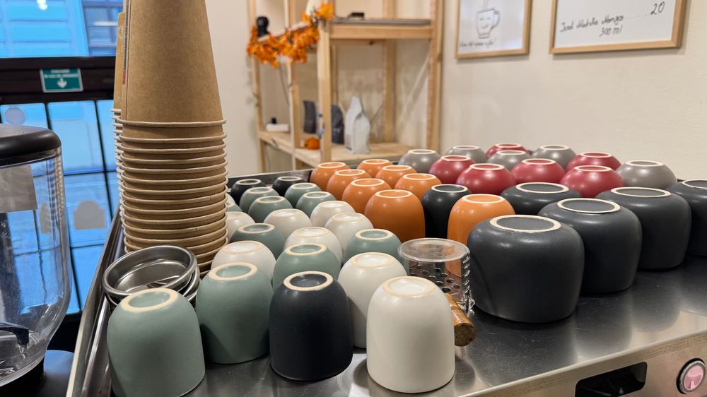 Cani espresso, capuccino, latte pt cafenea