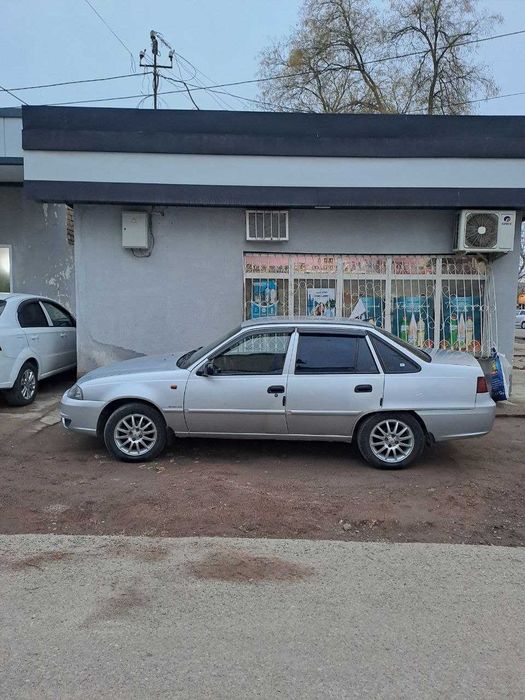 Nexia mashinasi egasi bitta zavoddan uzi olgan narxini kelishamiz