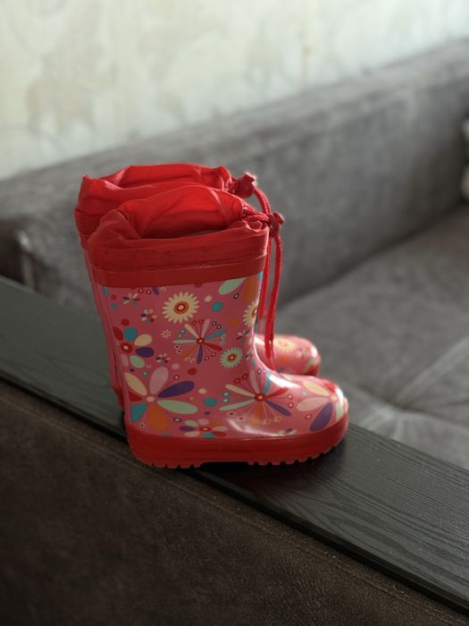 Продам резиновые сапожки детские