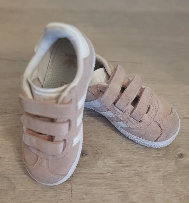 Продам кроссовки фирмы Adidas (оригинал)