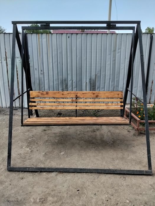 Продам качелю 3 местная