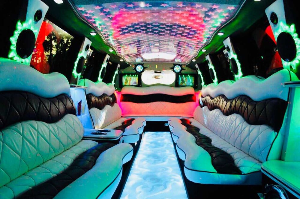 Limuzina de inchiriat Cadillac Escalade Inchiriez Limuzina