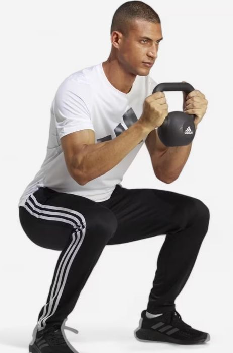 Ieftin!  pantaloni Adidas de trening.