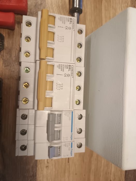 Siguranțe automate ,380 v -220 v,tablou,comutator 100 A