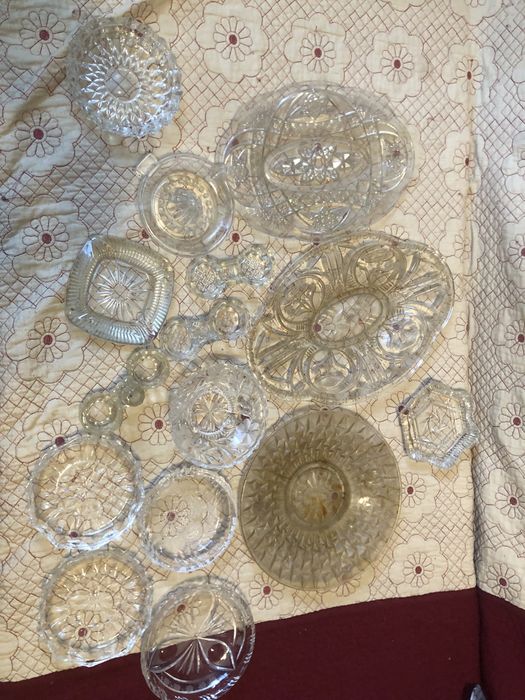 Fructiere tot ce se vede  in poze la pretul de 8o lei