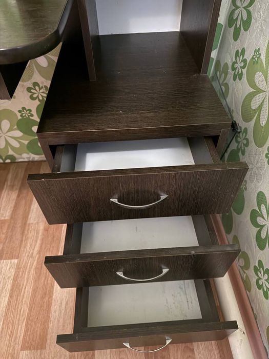 Продам стол компьютерный