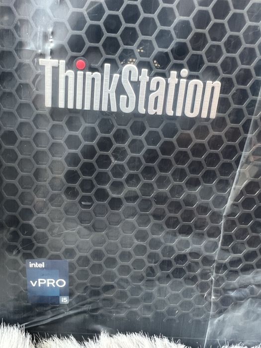 Lenovo ThinkStation Tower P2 – i5 13 Gen / 16GB DDR5 / 500GB NVMe / NVIDIA T400