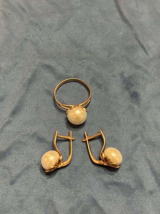 Золотой набор с жемчугом.