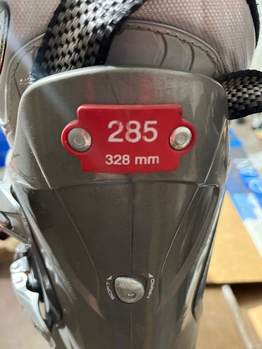 Короткие лыжи с ботинками