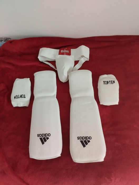 Шлем для каратэ новый