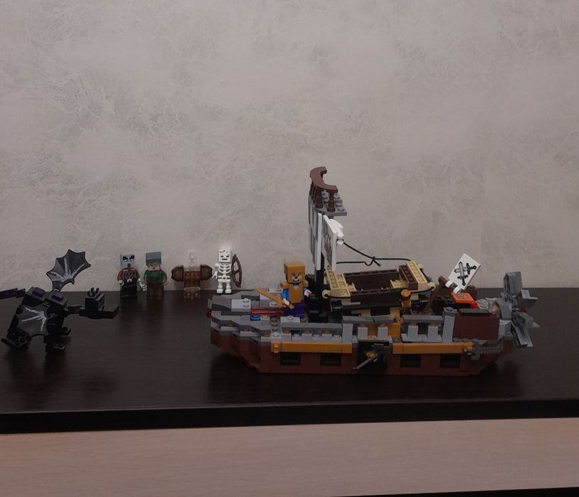 Продаётся Лего корабль с пиратами