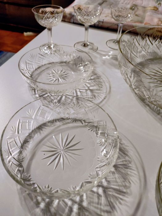 Platou, farfurioare, pahare cristal
