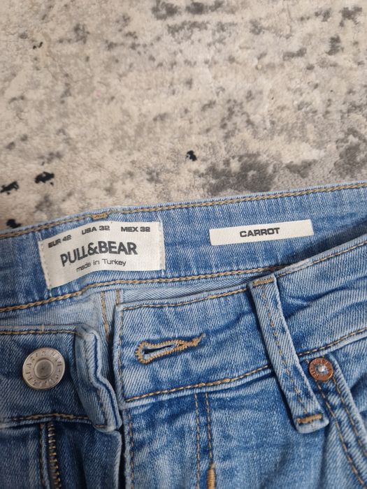 Blugi bershka marimea 42