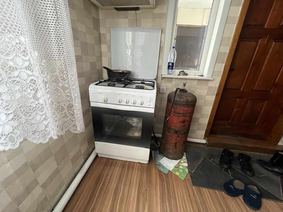 Продам газовую плиту