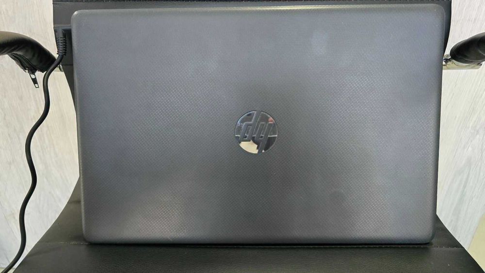 Лаптоп HP 15-db1062nl / AMD ryzen 3 / 8 RAM / SSD 128 +1TB HDD /
