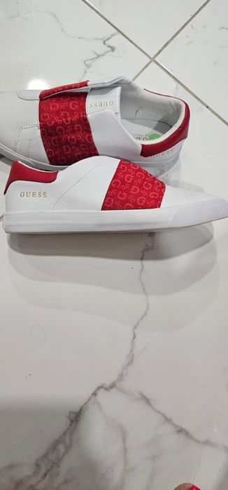 Продавам чисто нови оригинални дамски маратонки Guess