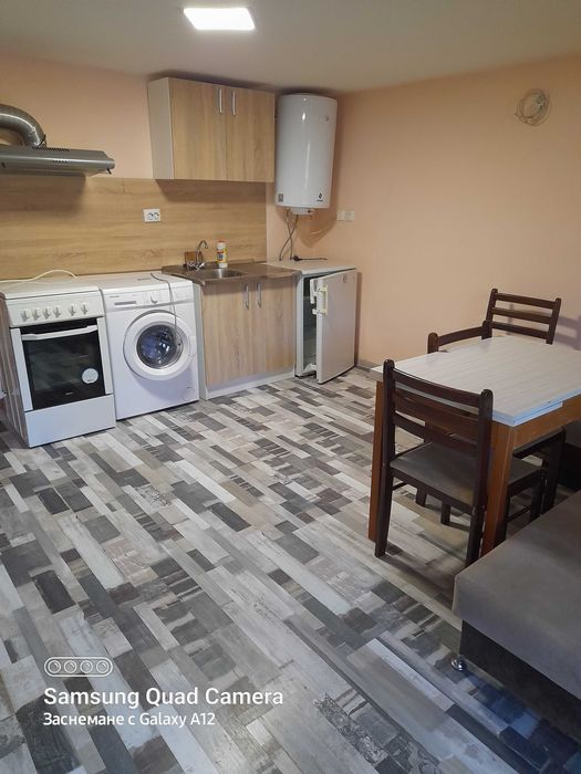 Дава се под наем Етаж от къща в Перник, Център - 56 кв.м за 255 € - Снимка #1