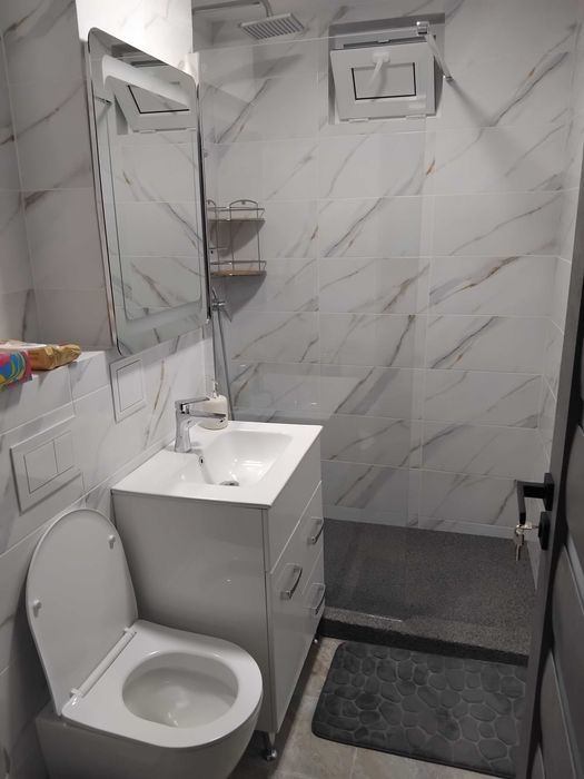 Inchiriez apartament 2 camere semidecomandat pe str Luceafarului parter