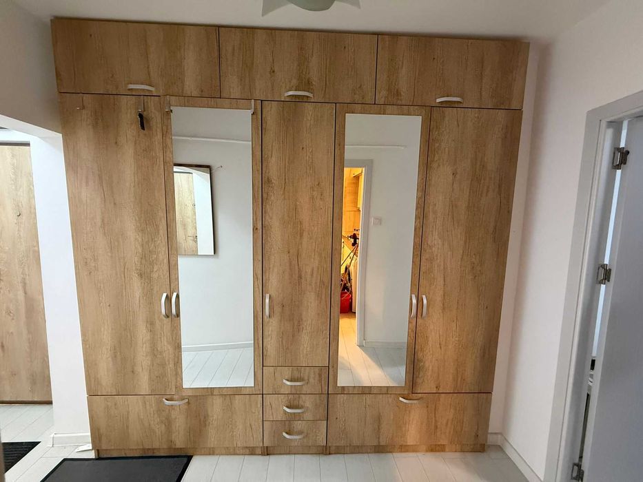 Inchiriez apartament 2 camere ultracentral mobilat etaj 2