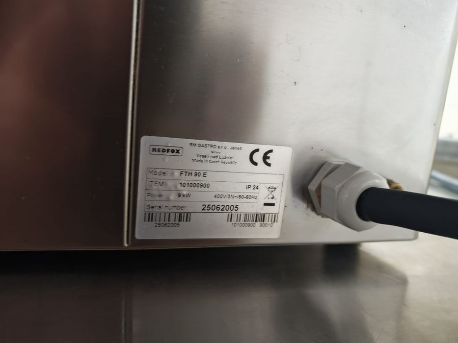Vând plită trifazică cu 3 zone de gătit 9kw