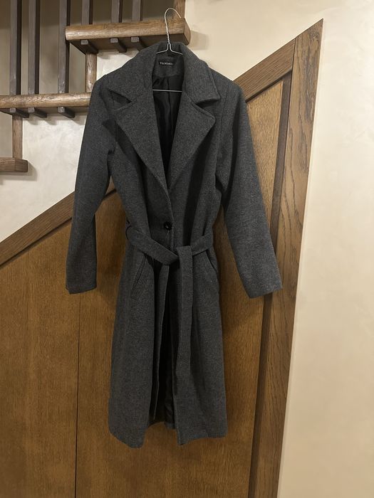 Дамско сиво палто с колан и копче