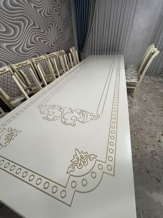 Продается стол и стулья