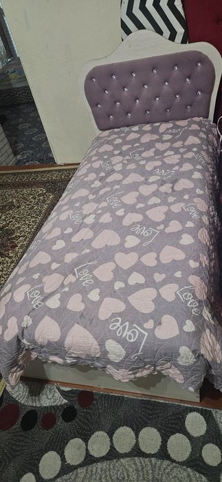 Krovat va trimo sotiladi