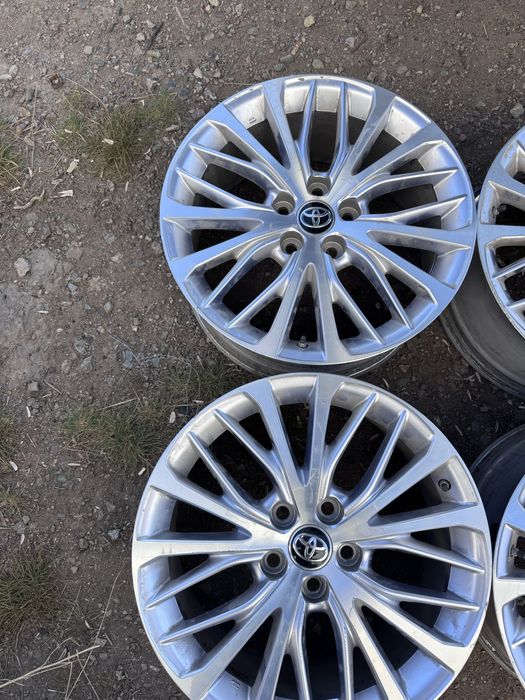 Диски от Камри 70   р18