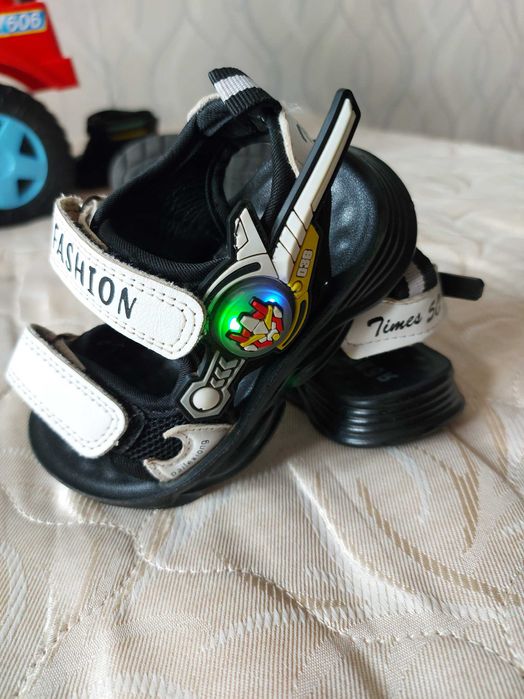 Продам детские Сандали