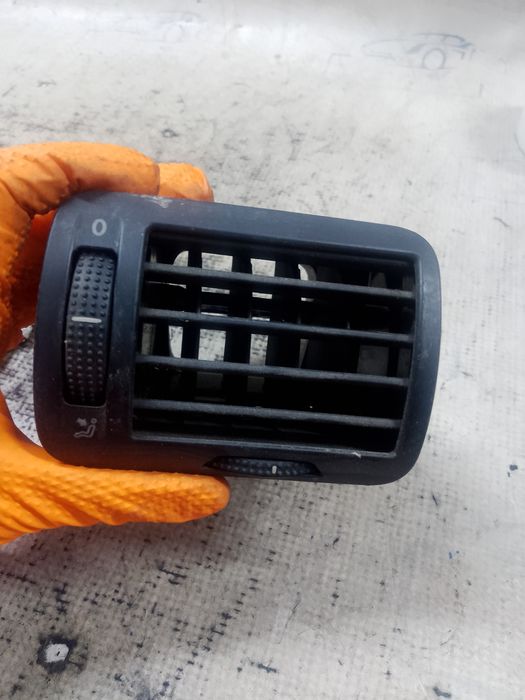 grila ventilatie stanga  volkswagen passat b5 2005
