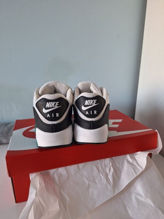 Nike Air Max 90.