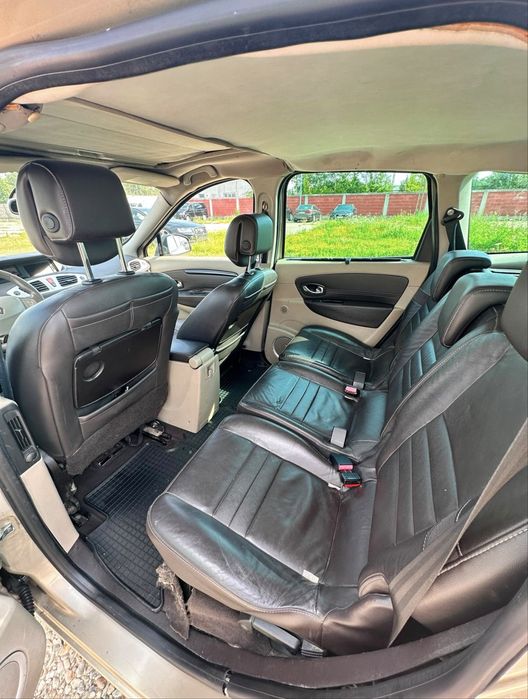 Renault Grand Scénic 1.5 dCi – 7 locuri – 2007