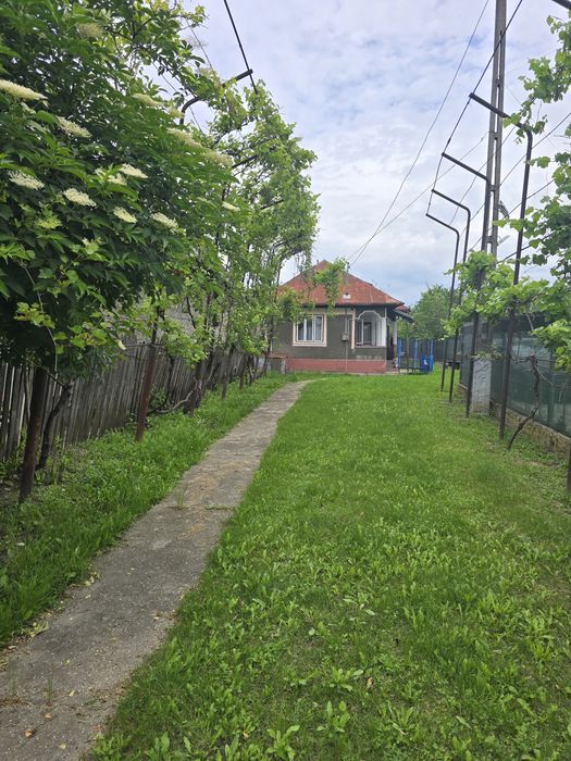 Teren plus casa batraneasca