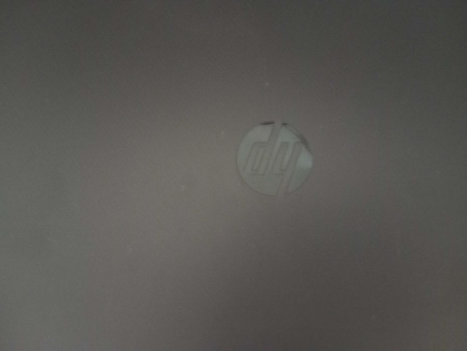 Vând Laptop HP (nu are incarcator)